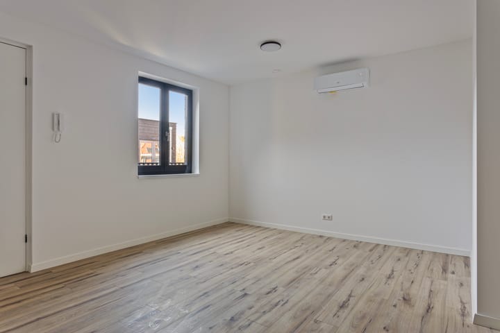 Photo 8 of Bredaseweg 38-H