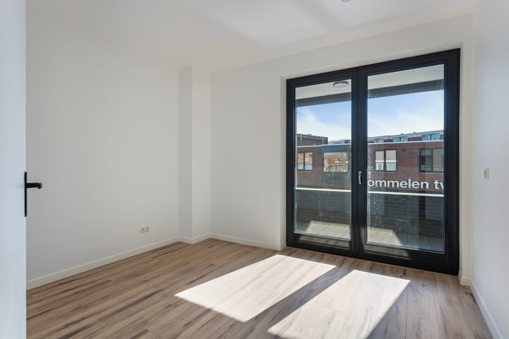 Photo 10 of Bredaseweg 38-H