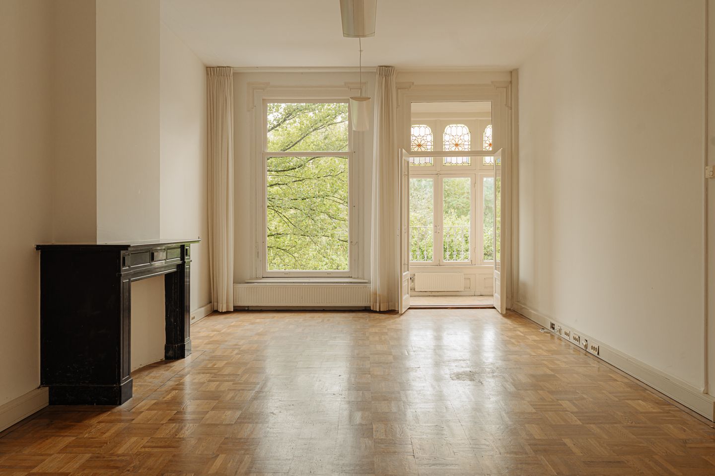 View photo 4 of Van Eeghenstraat 93-95