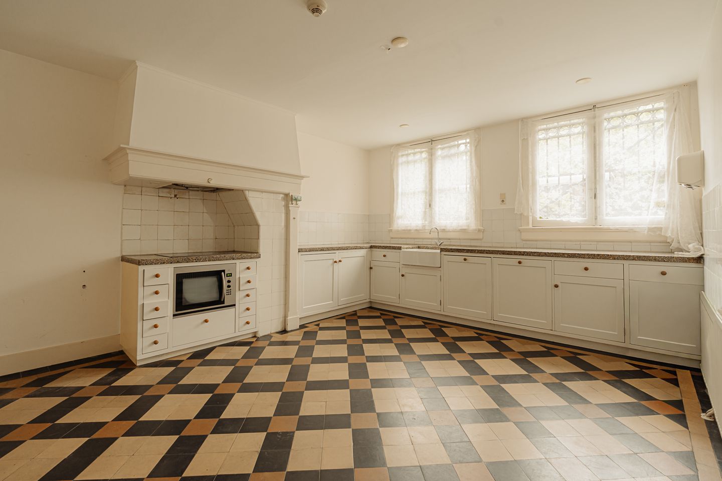 View photo 5 of Van Eeghenstraat 93-95