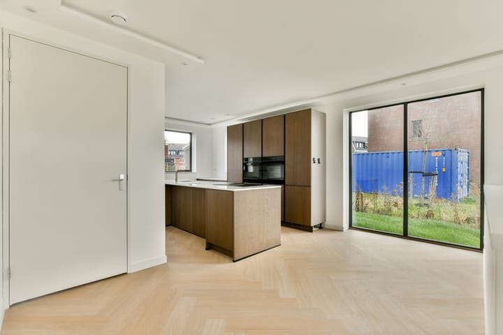 Photo 7 of Rosellestraat 61