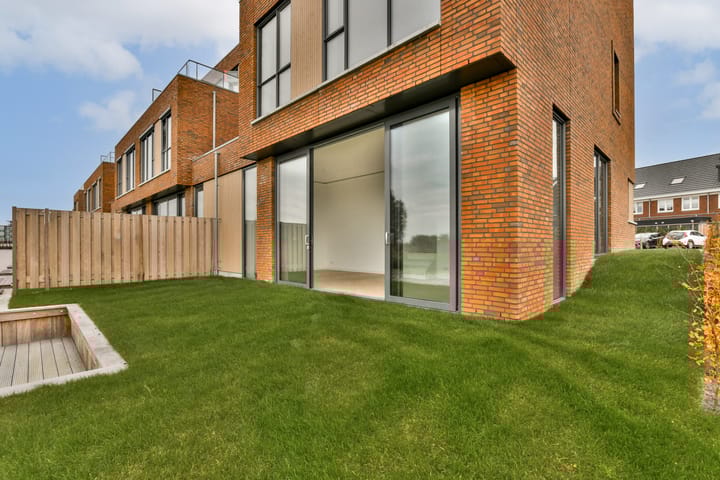 Photo 14 of Rosellestraat 61