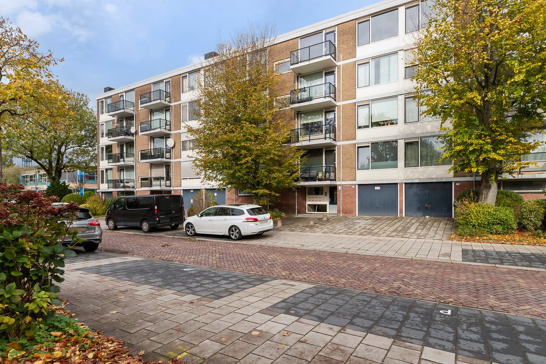 Photo 1 of Van Karnebeekstraat 127