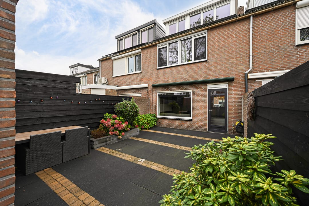 Photo 37 of Heliotroop 76