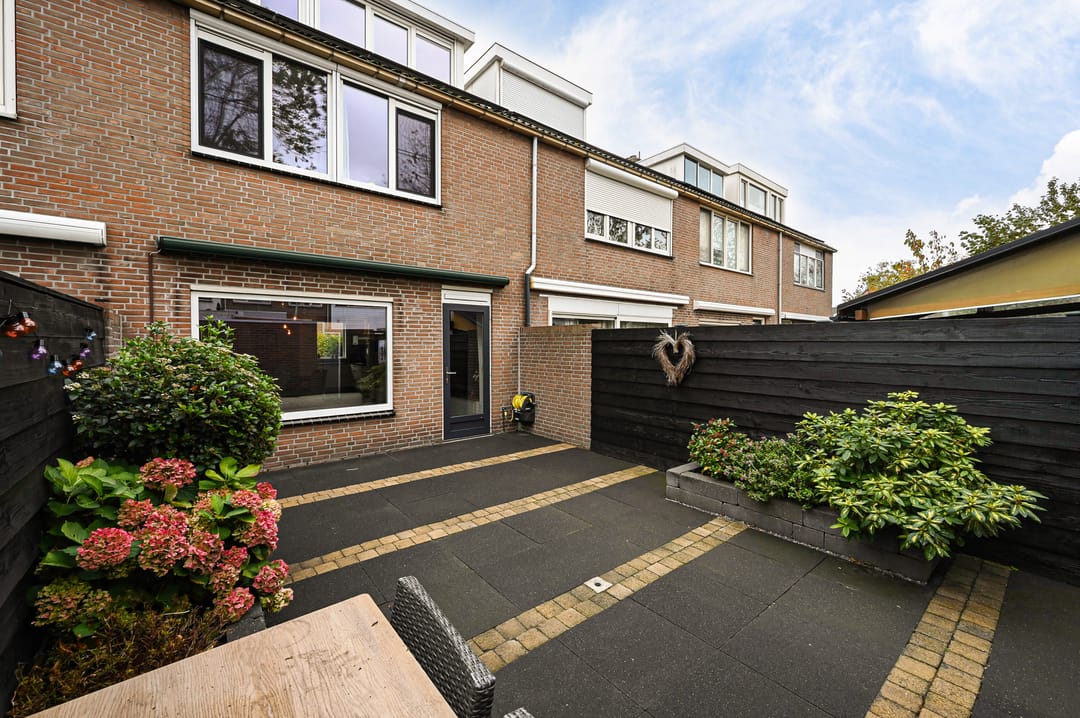 Photo 38 of Heliotroop 76