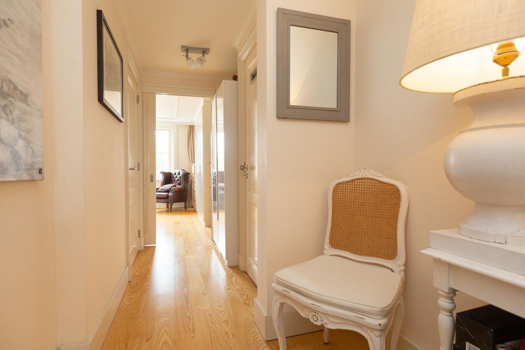 Photo 11 of Noordeinde 62-D