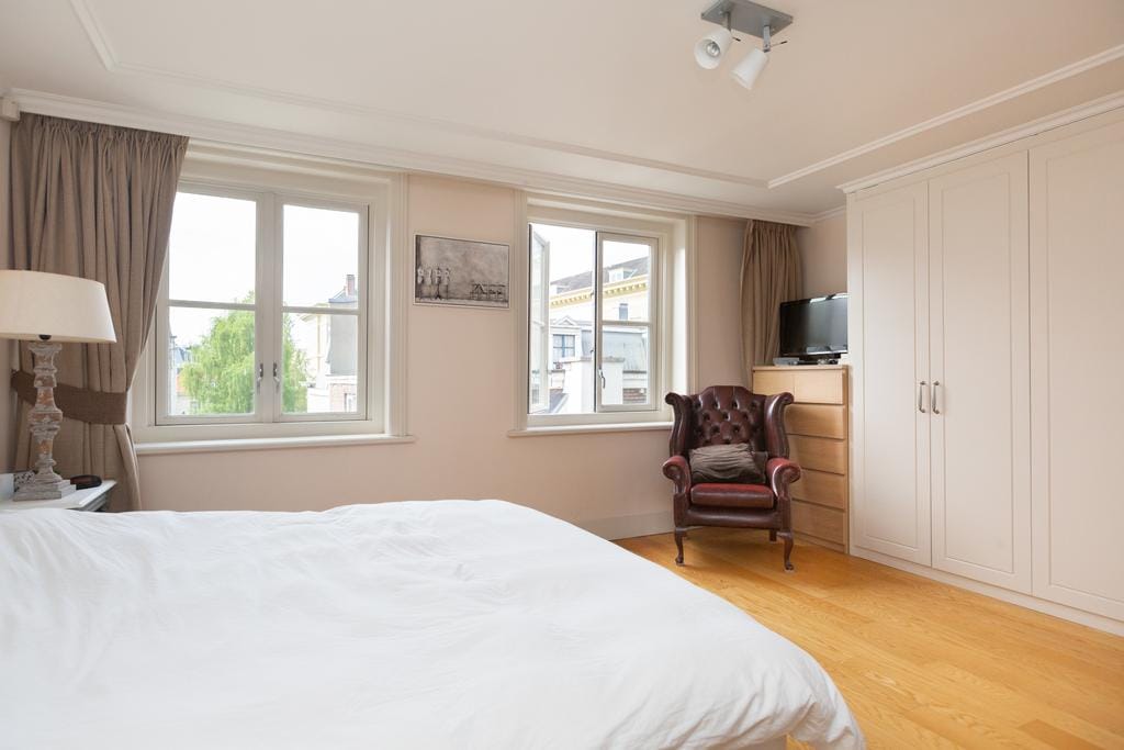 Photo 13 of Noordeinde 62-D