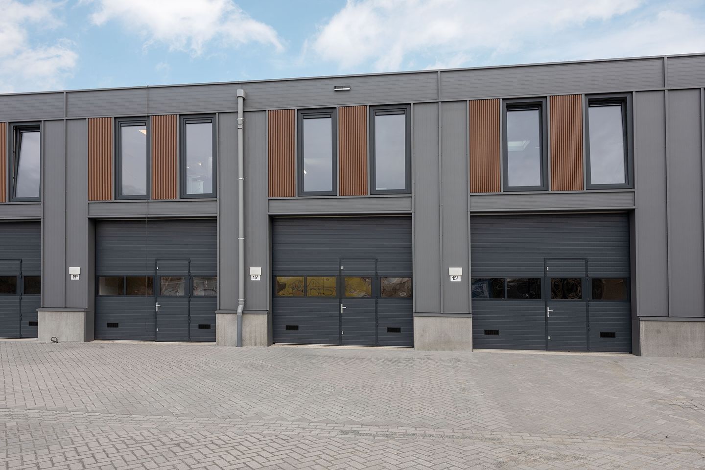 Bekijk foto 2 van Leidsevaartweg 15-F