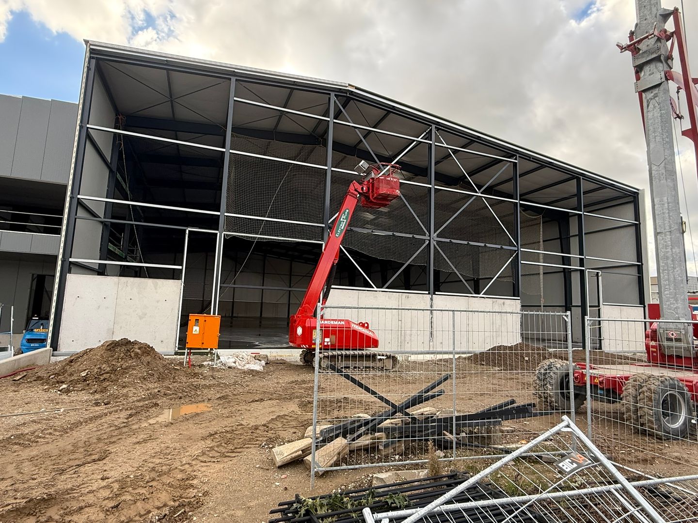 Bekijk foto 2 van Sir Rowland Hillstraat 13