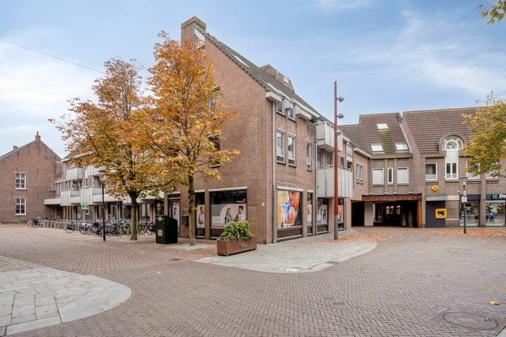 Photo 1 of Leeuwstraat 46