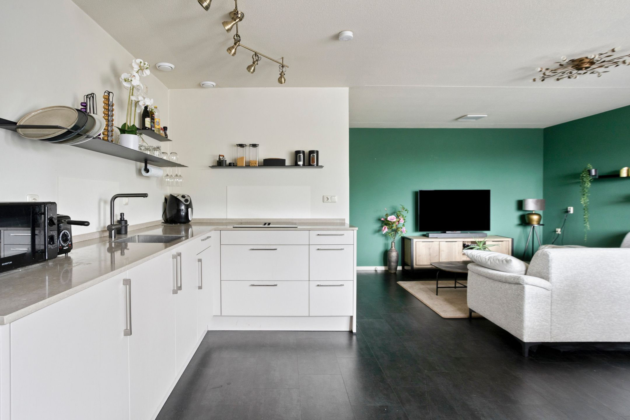 Foto 9 van Leeuwstraat 46