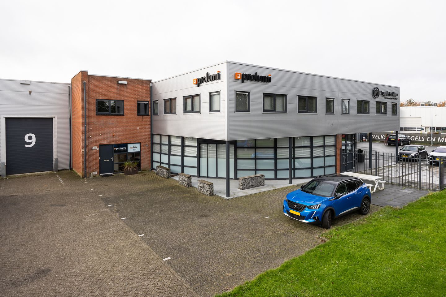 View photo 1 of Luzernestraat 9