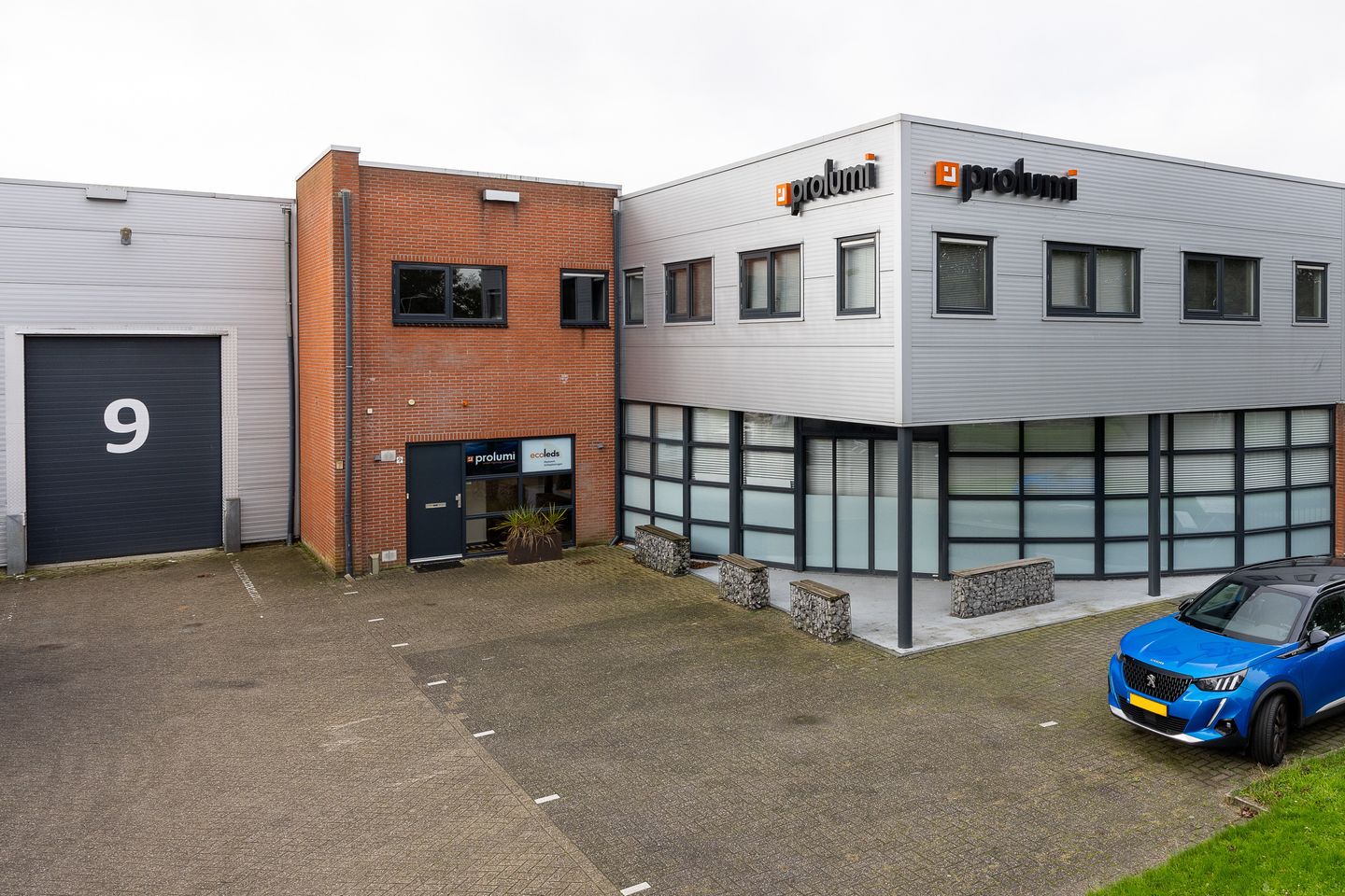 View photo 2 of Luzernestraat 9