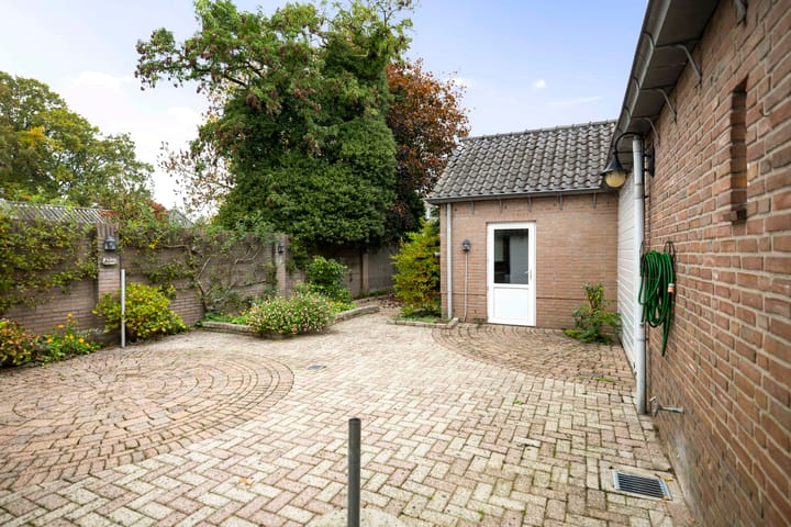 Photo 6 of Burgemeester Bloemersstraat 59