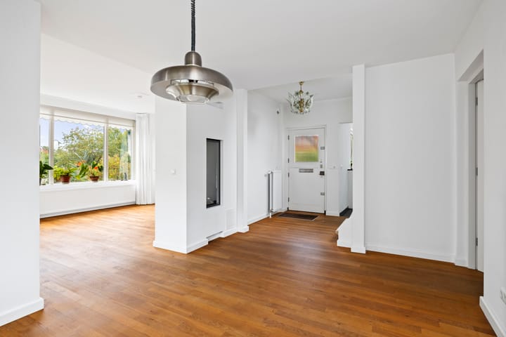 Photo 8 of Burgemeester Bloemersstraat 59