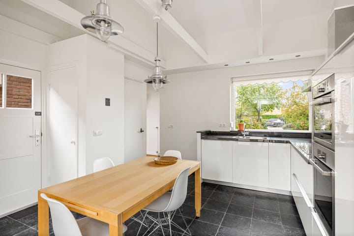 Photo 16 of Burgemeester Bloemersstraat 59