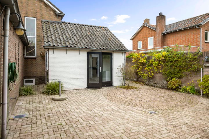 Photo 36 of Burgemeester Bloemersstraat 59