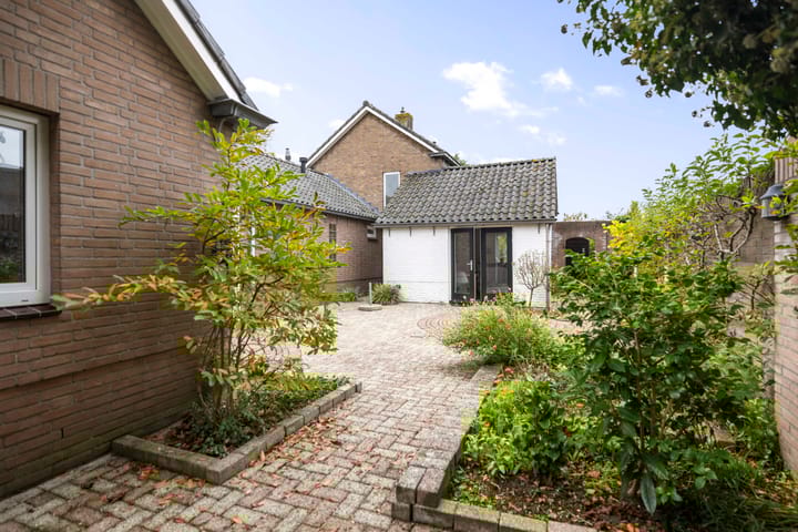 Photo 38 of Burgemeester Bloemersstraat 59