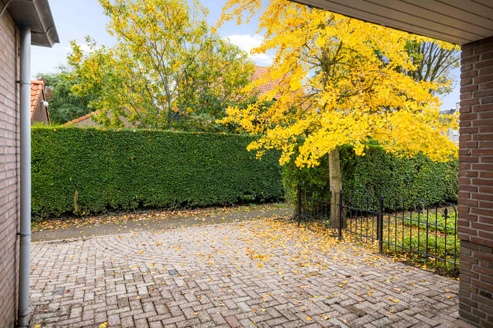 Photo 39 of Burgemeester Bloemersstraat 59