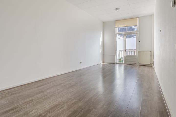 Photo 7 of Nieuwe Langendijk 19