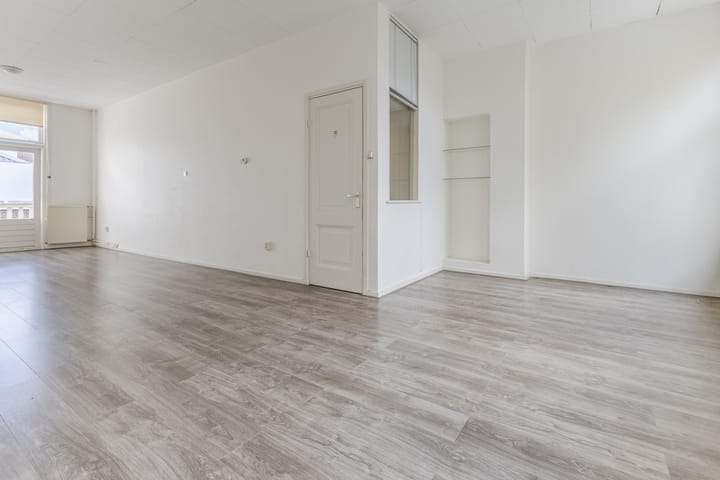 Photo 9 of Nieuwe Langendijk 19