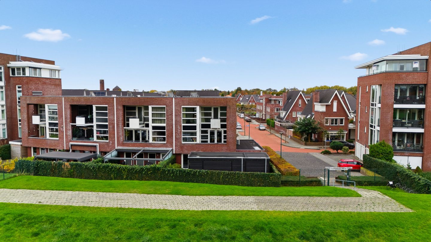 Foto 10 van Meindert Hobbemastraat 1