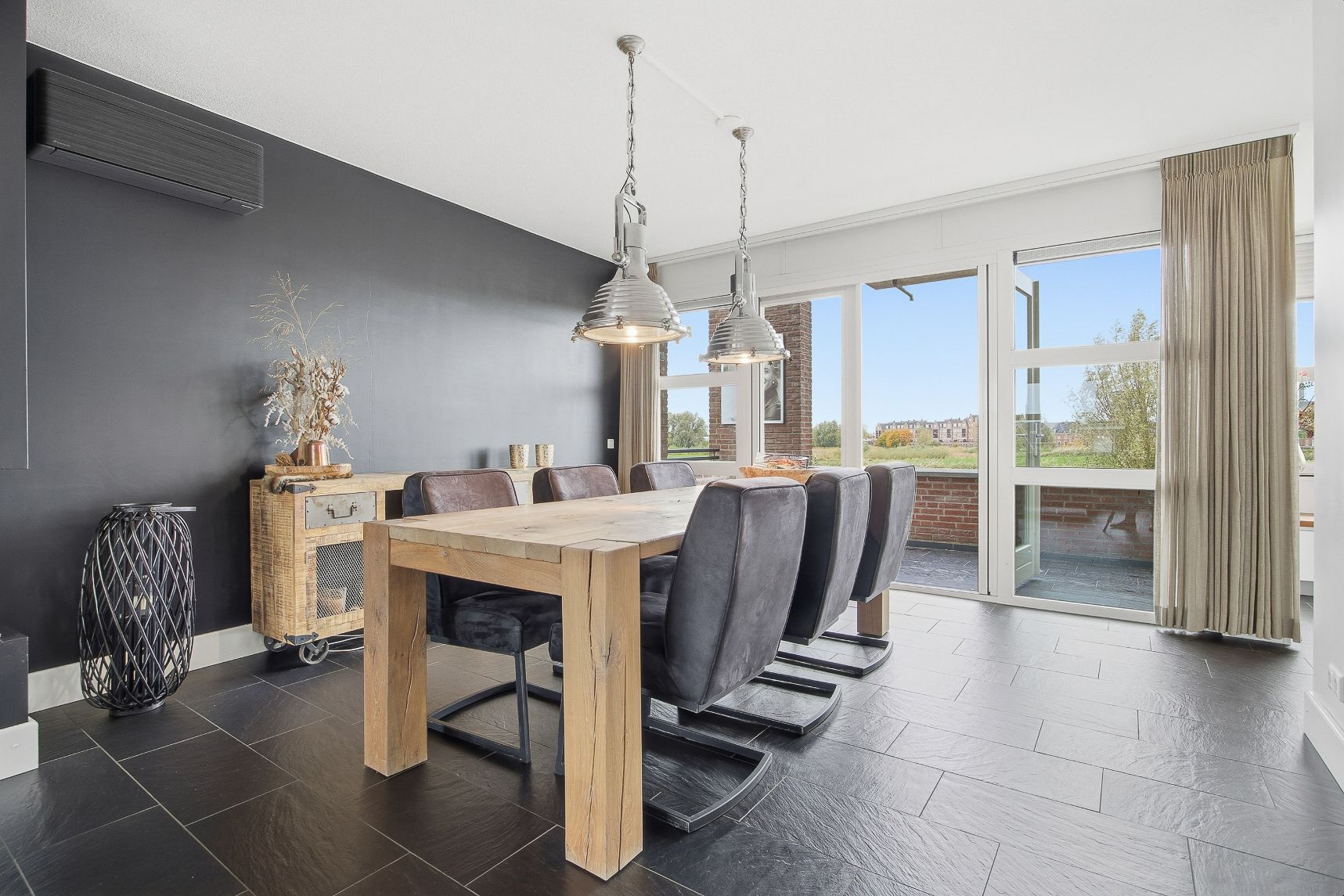 Foto 18 van Meindert Hobbemastraat 1