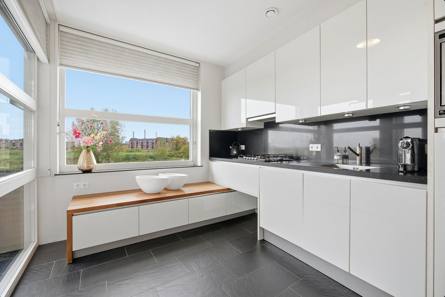 Foto 25 van Meindert Hobbemastraat 1