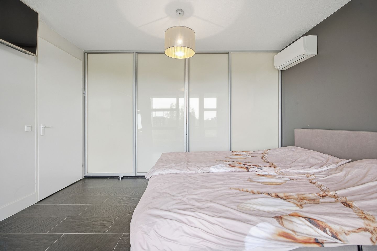 Foto 40 van Meindert Hobbemastraat 1