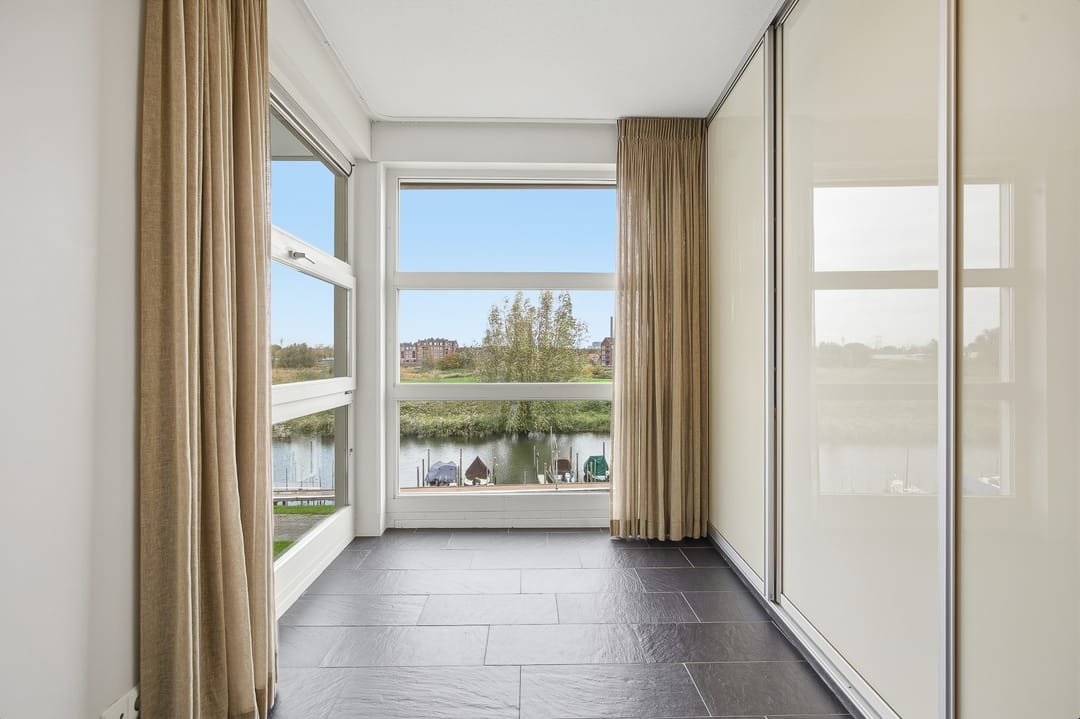 Foto 43 van Meindert Hobbemastraat 1