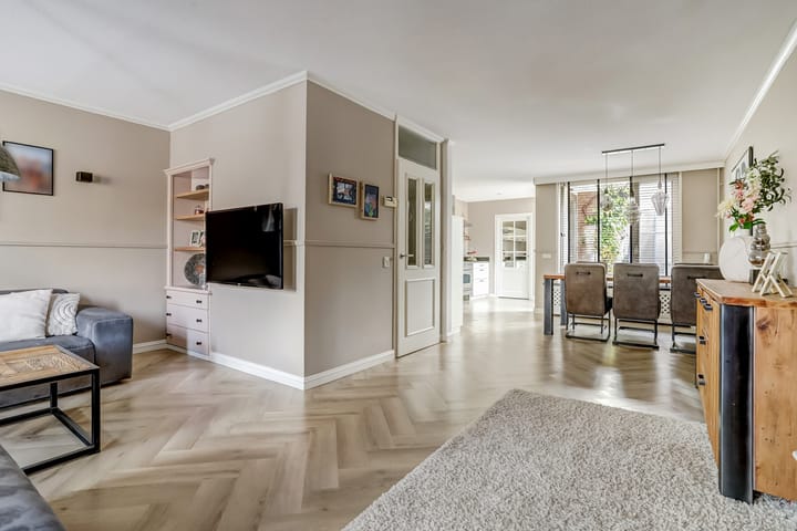 Photo 7 of Molenveldstraat 18