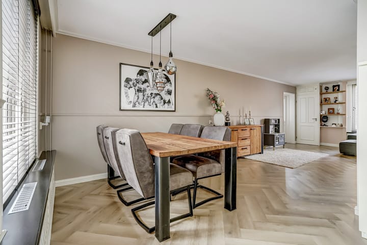 Photo 12 of Molenveldstraat 18