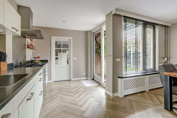 Photo 15 of Molenveldstraat 18