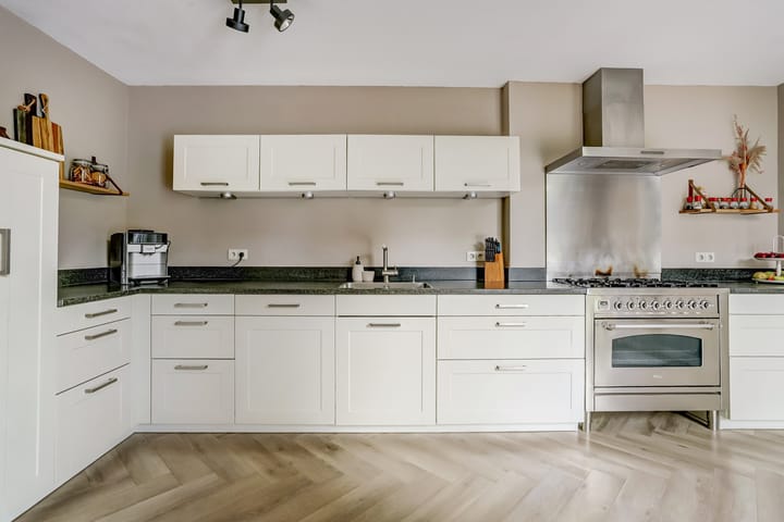 Photo 17 of Molenveldstraat 18