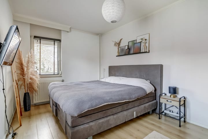 Photo 24 of Molenveldstraat 18