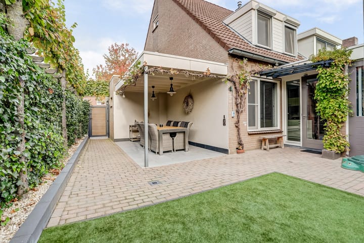 Photo 36 of Molenveldstraat 18