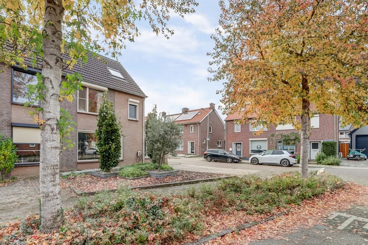 Photo 45 of Molenveldstraat 18