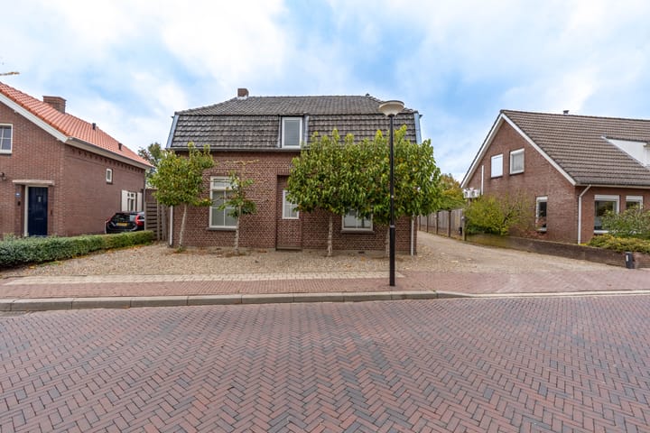 Photo 5 of Spoorstraat 58