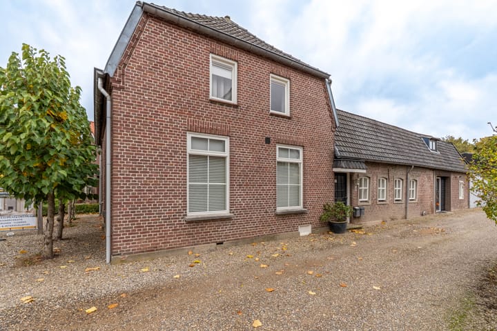 Photo 7 of Spoorstraat 58