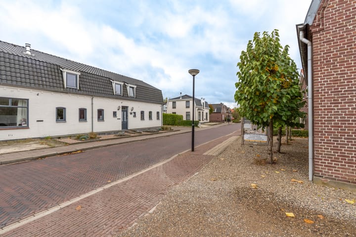 Photo 8 of Spoorstraat 58