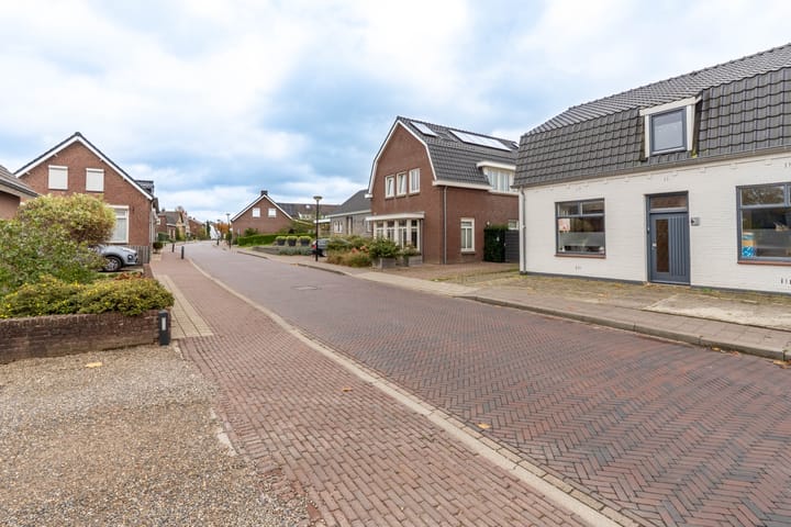 Photo 9 of Spoorstraat 58