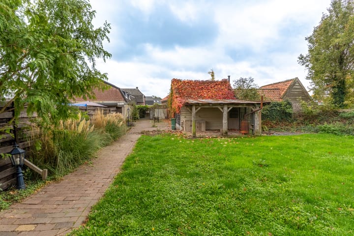 Photo 13 of Spoorstraat 58