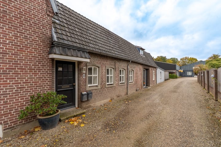 Photo 10 of Spoorstraat 58