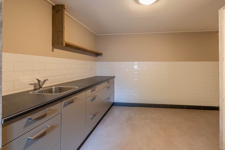 Photo 22 of Spoorstraat 58