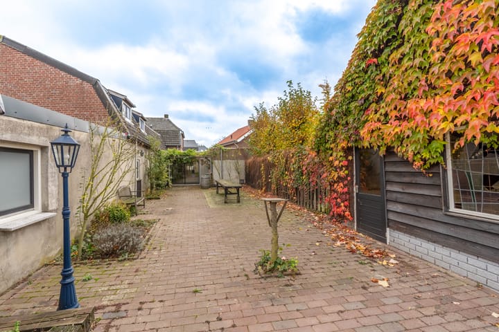 Photo 16 of Spoorstraat 58