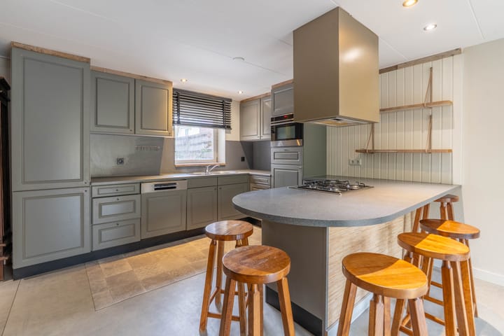 Photo 32 of Spoorstraat 58