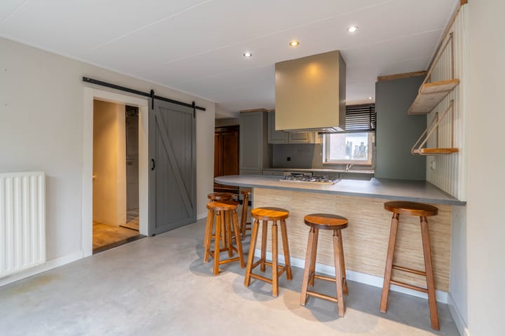 Photo 33 of Spoorstraat 58