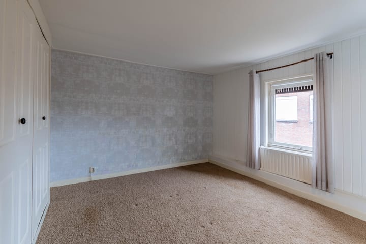 Photo 47 of Spoorstraat 58