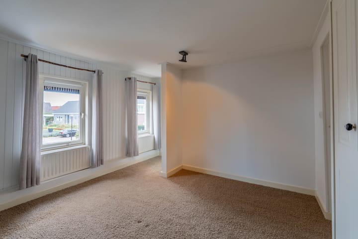 Photo 48 of Spoorstraat 58