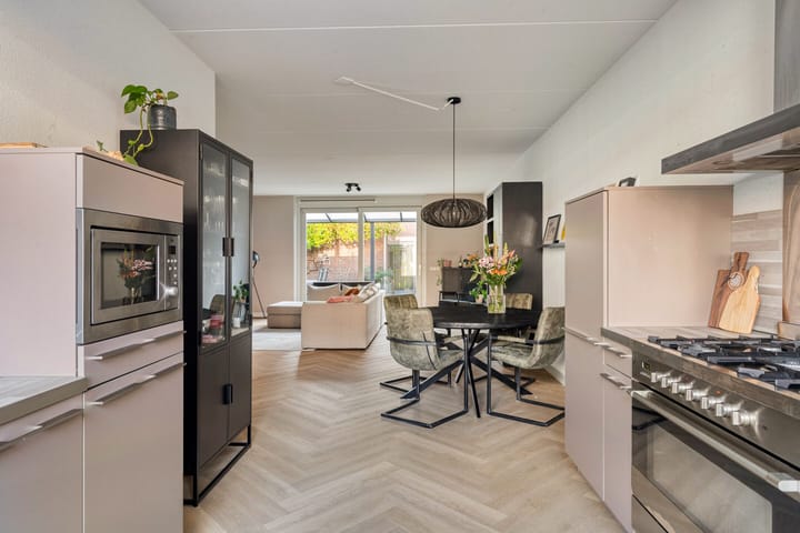 Foto 9 van Mariniersstraat 36